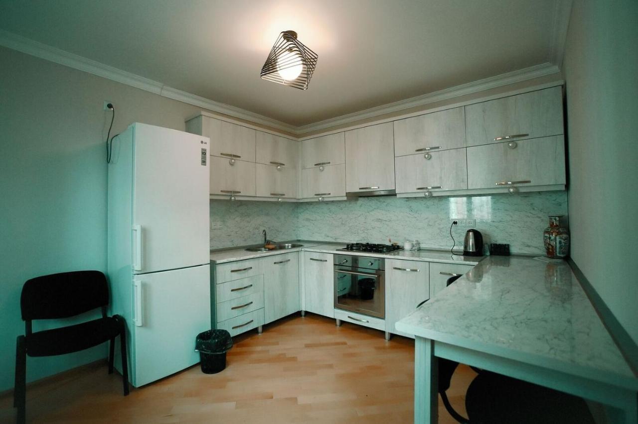 Apartment Old Koutaïssi Extérieur photo